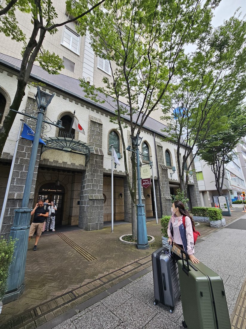 10:45 仙台蒙特利酒店門口，拉出行李