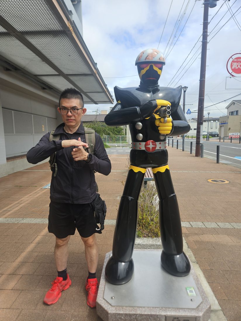 10:50 機器人造型雕像