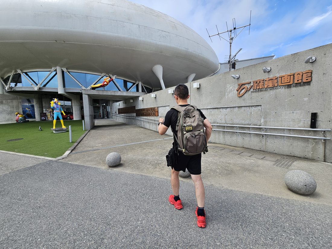 11:15 石ノ森萬画館 飛碟造型建築