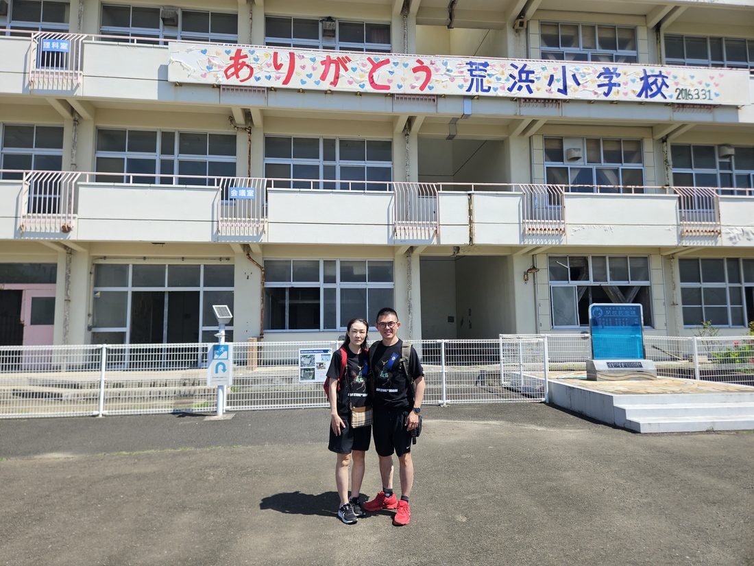 10:29 校舍前合影