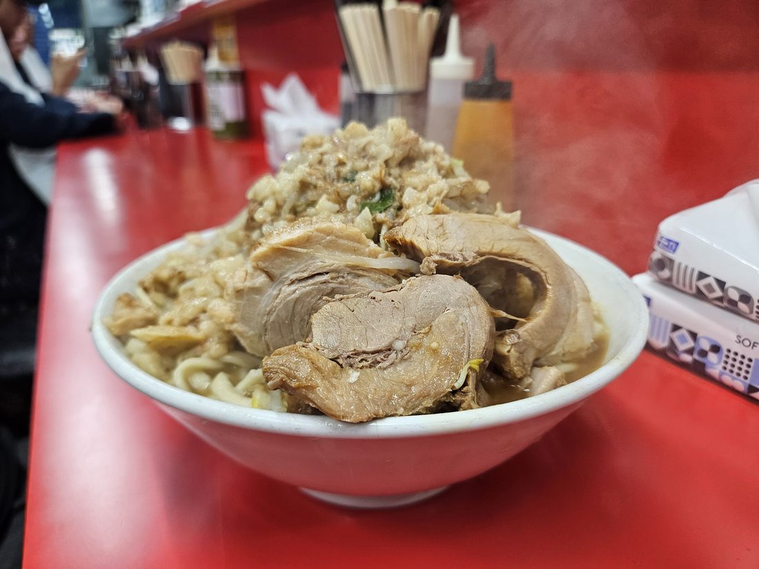 17:36 點了小碗，上桌是一座山