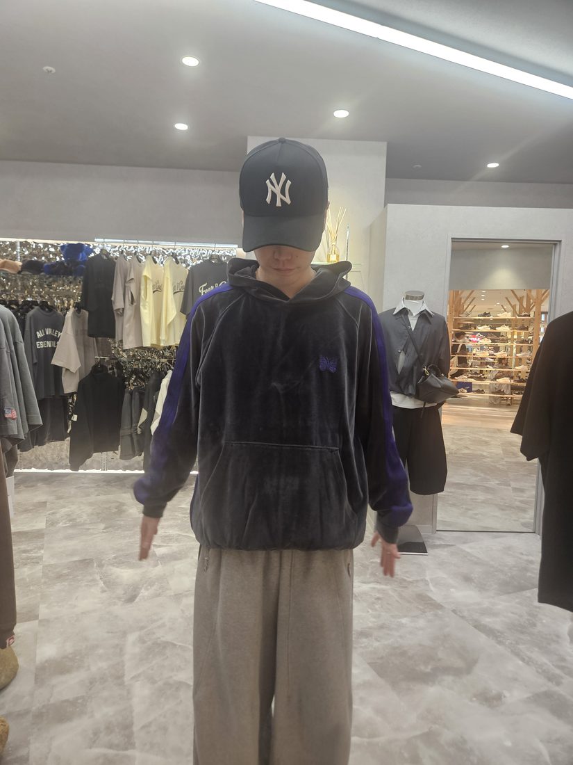 19:04 店員直接穿上身